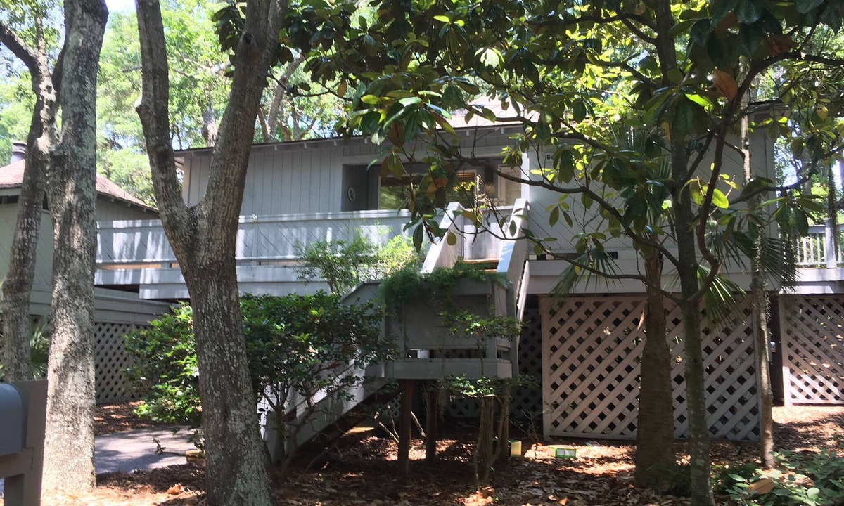 West Beach Cottage | RATE REDUCED Aug 1-8 DIscount Family or Couple; Pets; Pool; Open Aug 22 forward