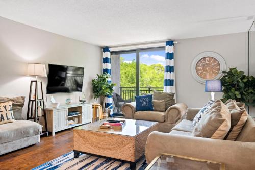 Harbour Town House | Relax By Pool: Harbour Town Resort Condo