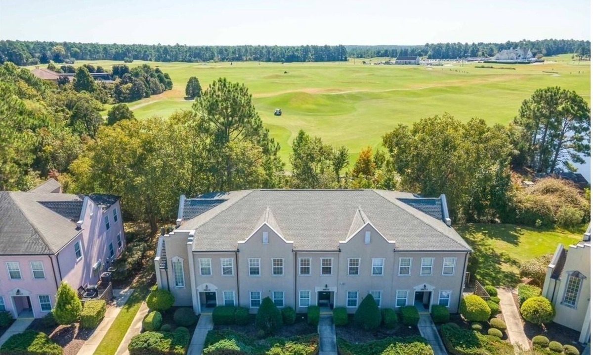 Red Hill Condo | Relaxing 3-Bedroom Condo Overlooking Golf Course