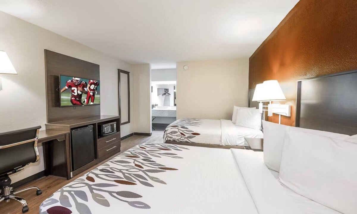 Walterboro Hotel | Relaxing Room Ideal for Families – Kids Stay Free + Patio Access + Soundproofed