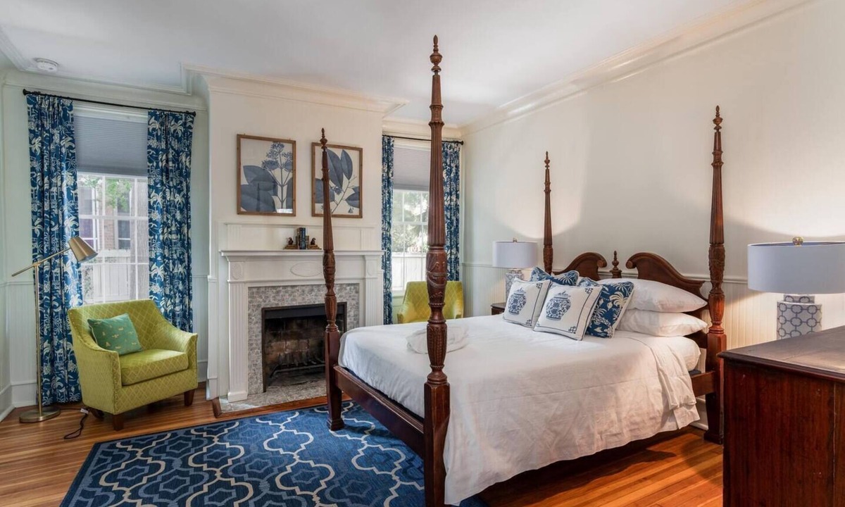 Downtown Charleston House | Revisit Historic Charleston | The Iris Suite