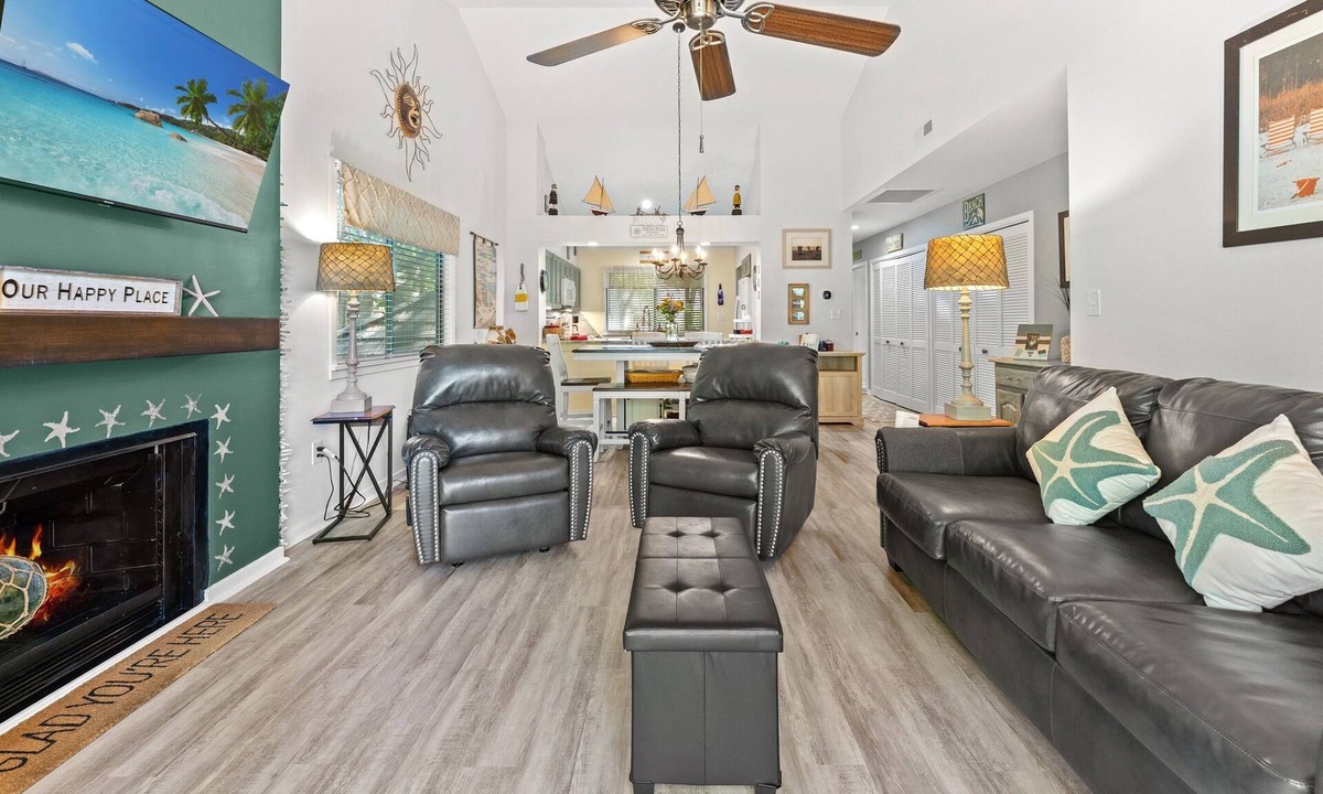Arcadian Shores Villa | Richmond Pk 20i in Kingston 2nd floor, Pool, Beach