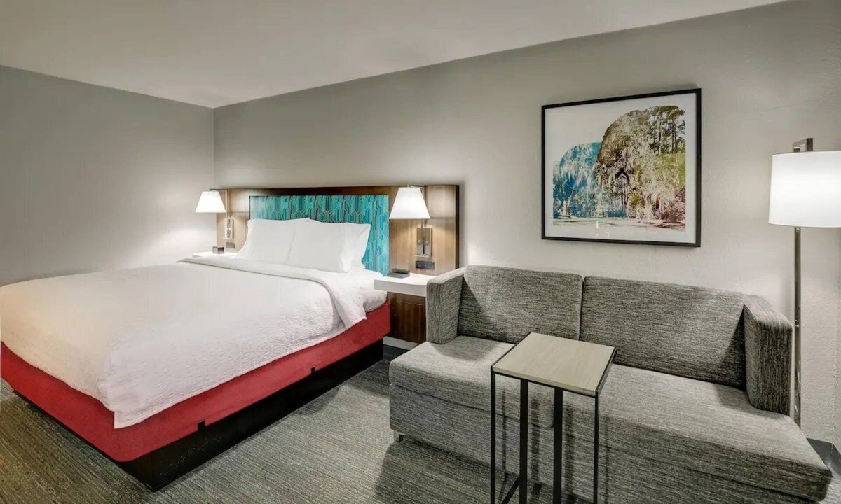 Polk Village Hotel | Room Perfect for Couples | 1.5 Miles from Kazoo Museum + Restaurants | Pets OK