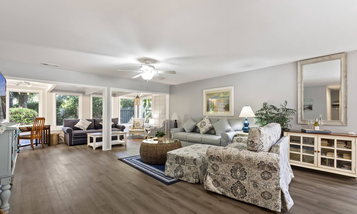 Sea Pines Villa | Sea Pines, Amazing Complete Remodel, Walk to the Beach Club, Two free bikes