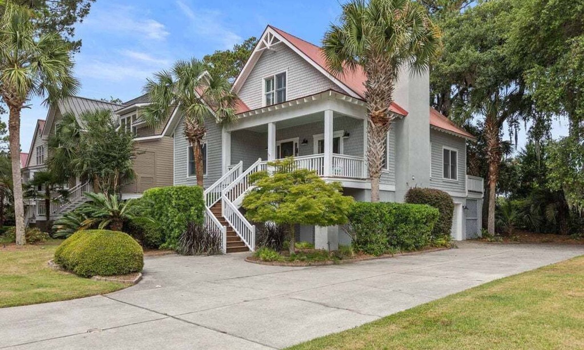 Seabrook Island House | Seabrook Village! Amenity access available for purchase! Pet Friendly!