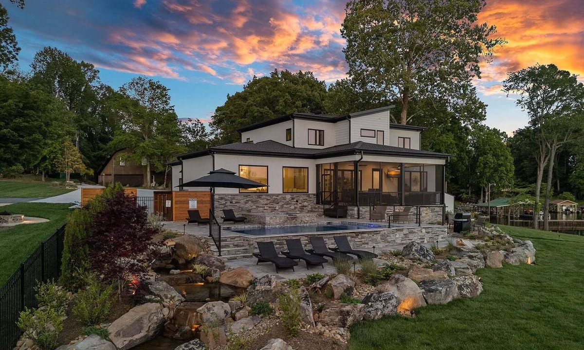 Terrell House | Sensational Sunsets by SoCharm | *Brand NEW* Luxury Home w/Pool/Hot Tub and Expansive Views
