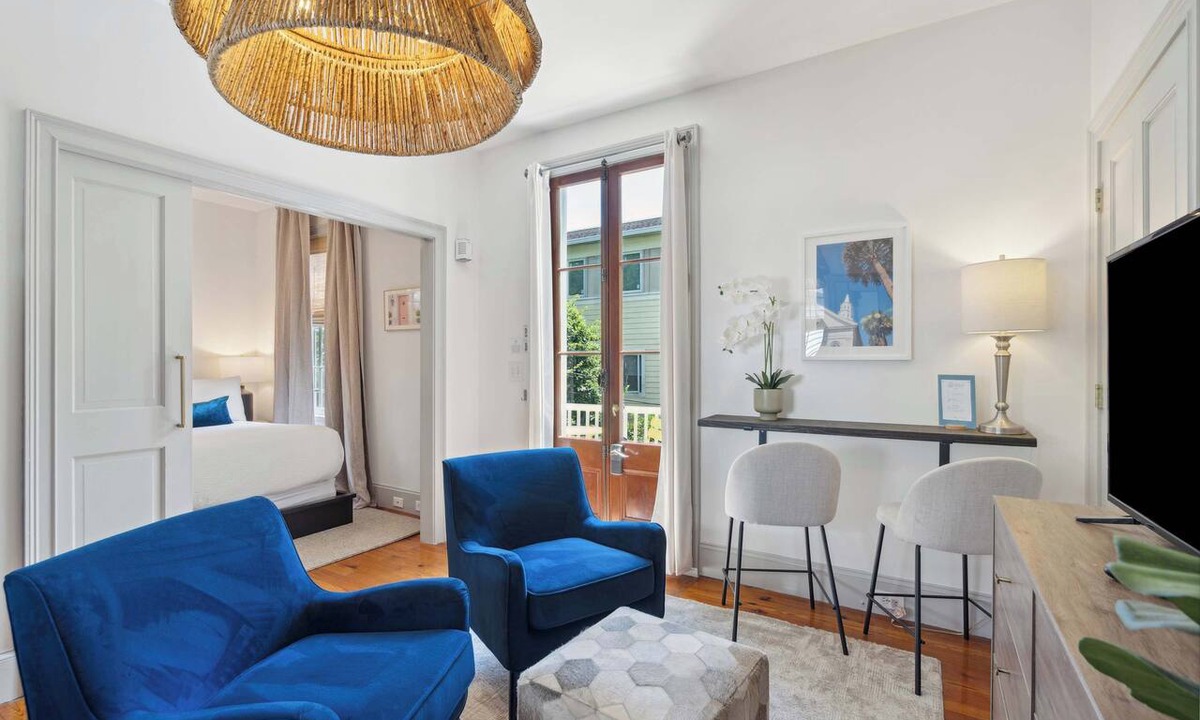 Cannonborough Elliotborough Apartment | Serene Escape Over Heated Pool, 1 Block to King St