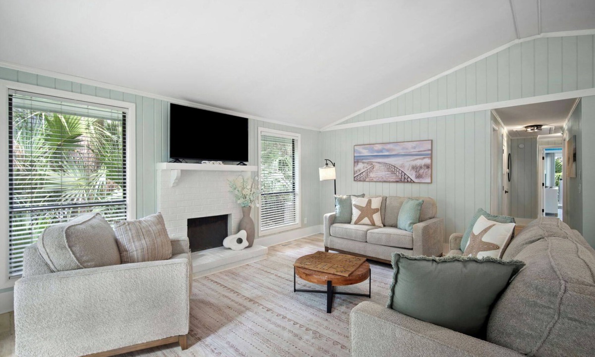 Blue Heron Lake House | Serene Island Getaway, Golf Cart Included, Pet Friendly - 101 Sea Otter