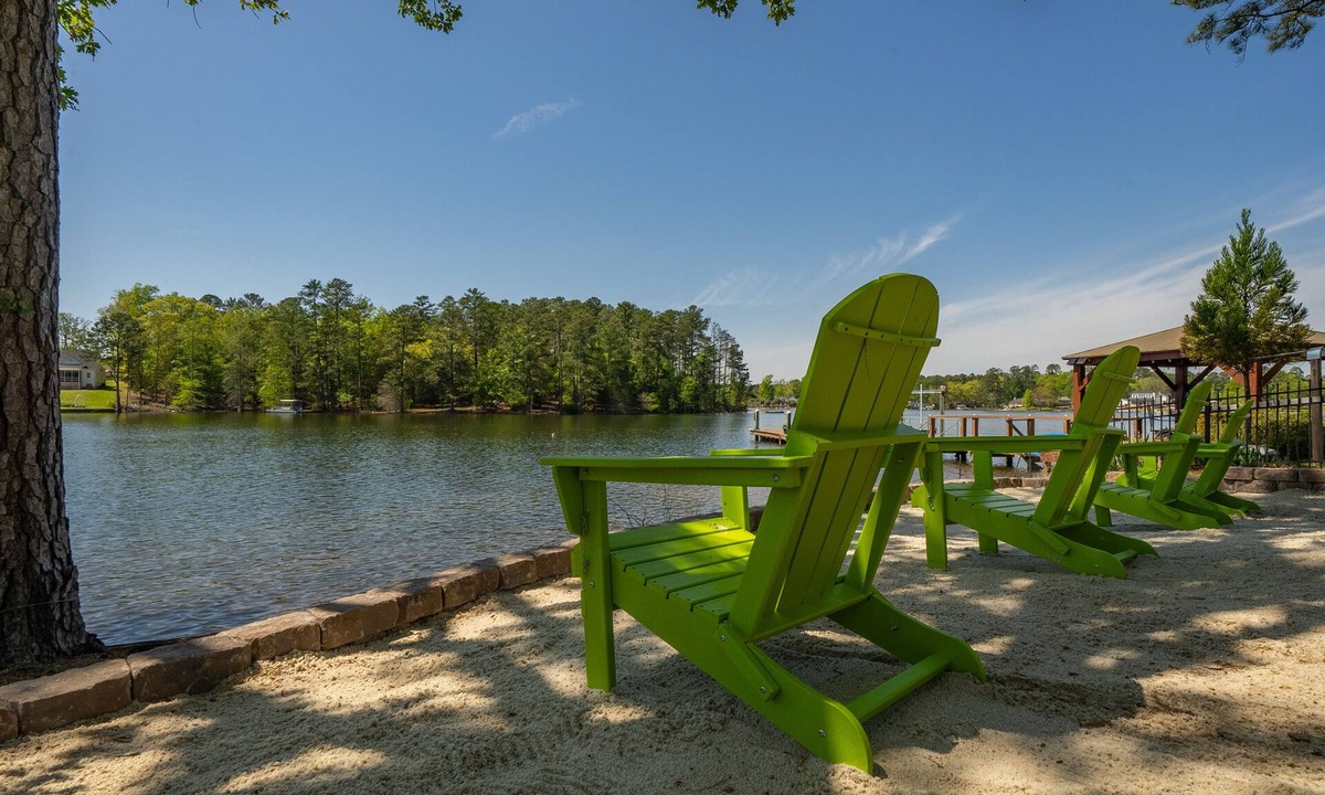 Chapin House | SERENITY NOW/Sunsets/Beach/Water On 3 Sides/Firepit/dock/boat ramp/Wi-Fi