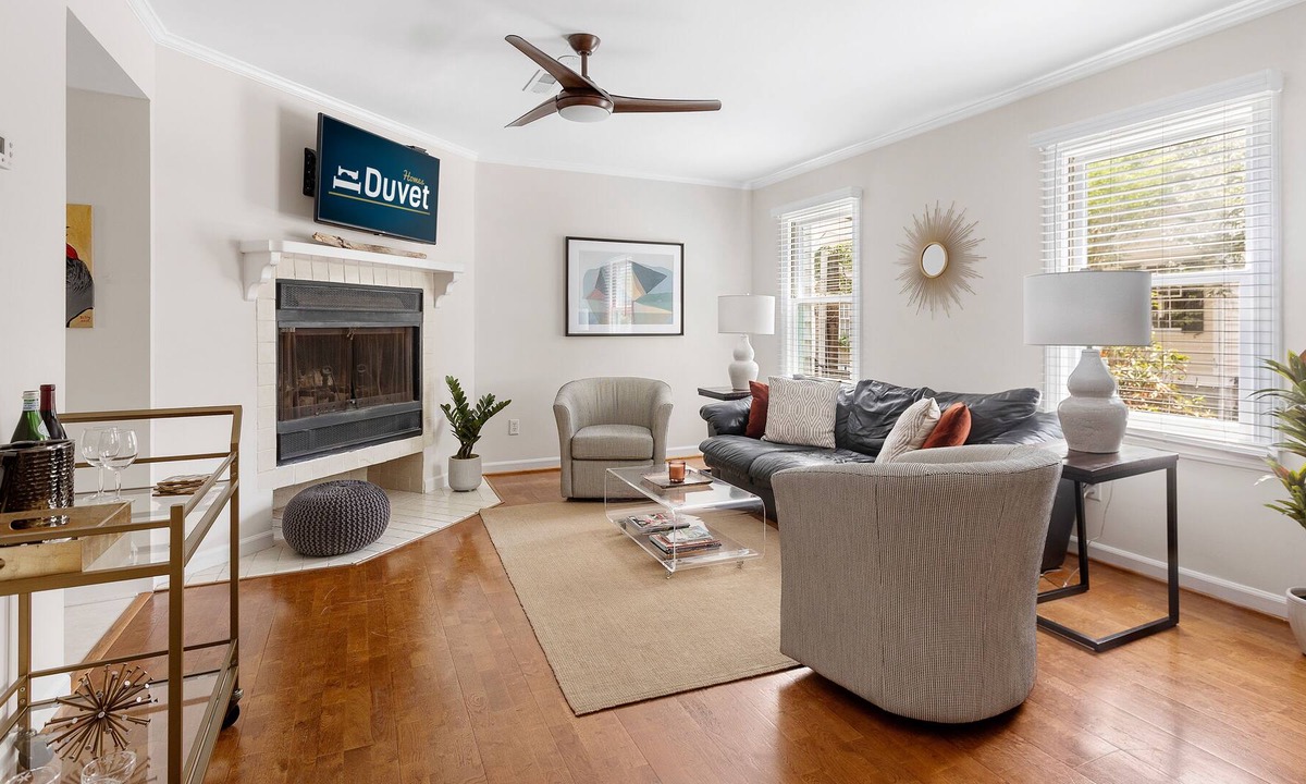 South of Broad Apartment | Short & Sweet- CHS Townhouse