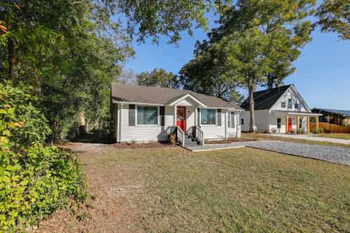 Burgaw House | Small-Town Charm & Local Dining: Home in Burgaw!