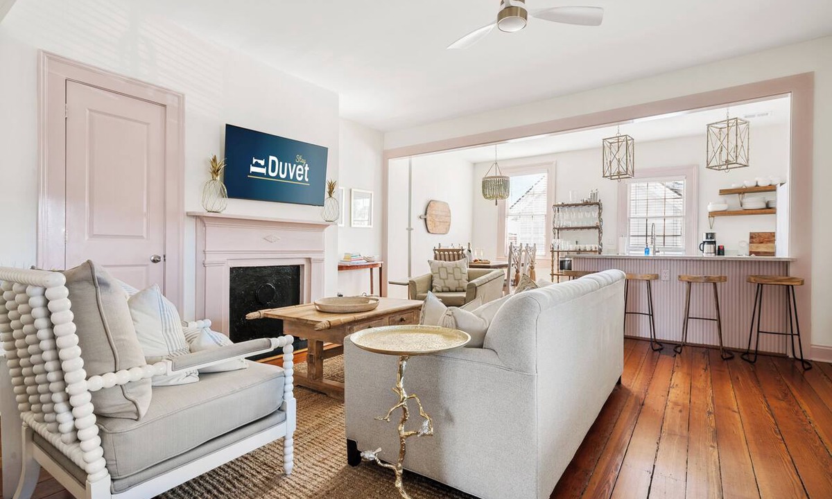 Cannonborough Elliotborough House | Southern Ease, Contemporary Flair | The Charleston