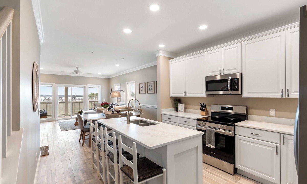 Waters Edge House | Southern Tides At Folly / On Water / 1 Block to Downtown / Walk To Beach / Pool
