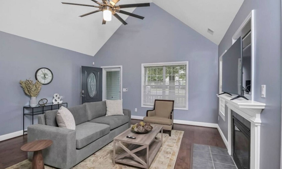 Huntcliff House | Spacious 4BR with Loft Bedroom