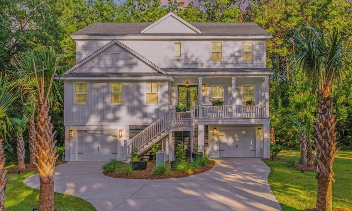 Mount Pleasant House | Spacious 5-bed, Two primary bedrooms, 7 Min from Beach, 15 min from Charleston.