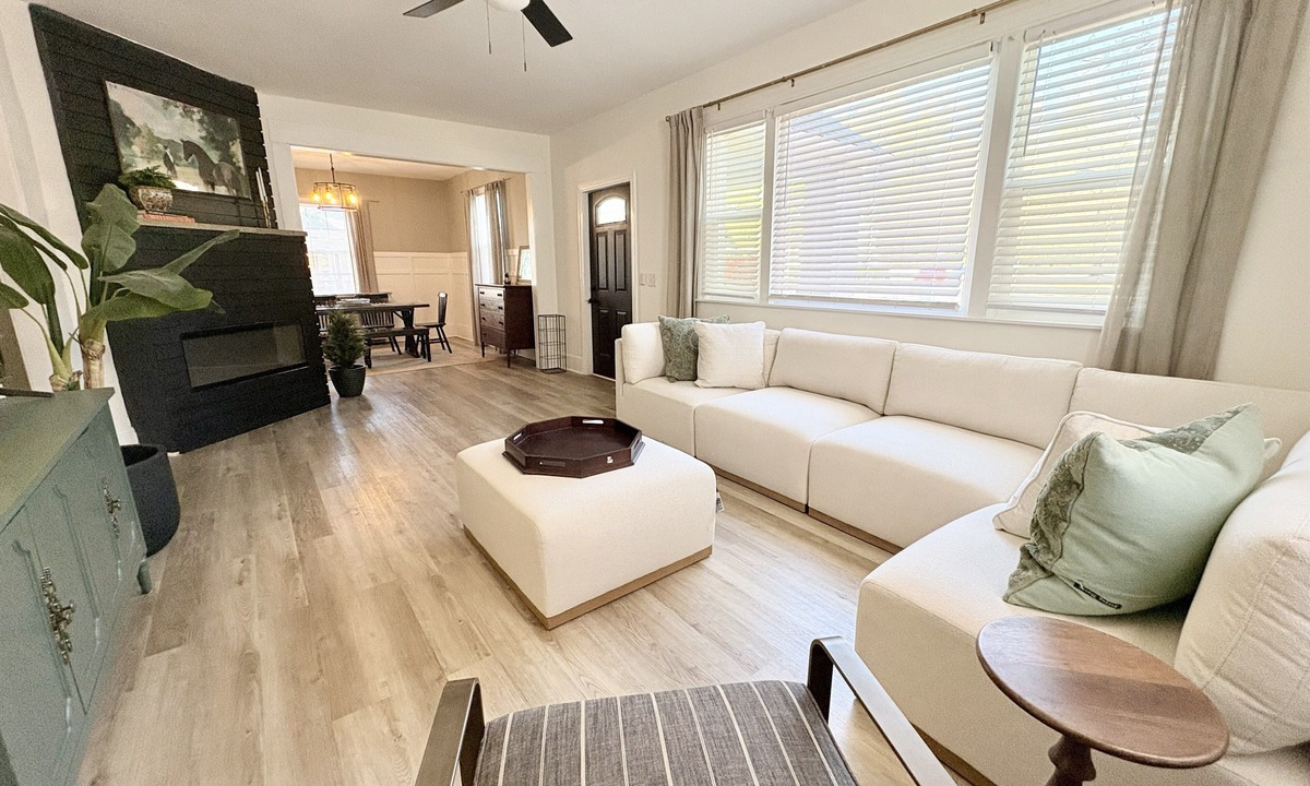 Camden House | Spacious 5 Bedroom/2 Living Room-New Renovation in Prime Downtown