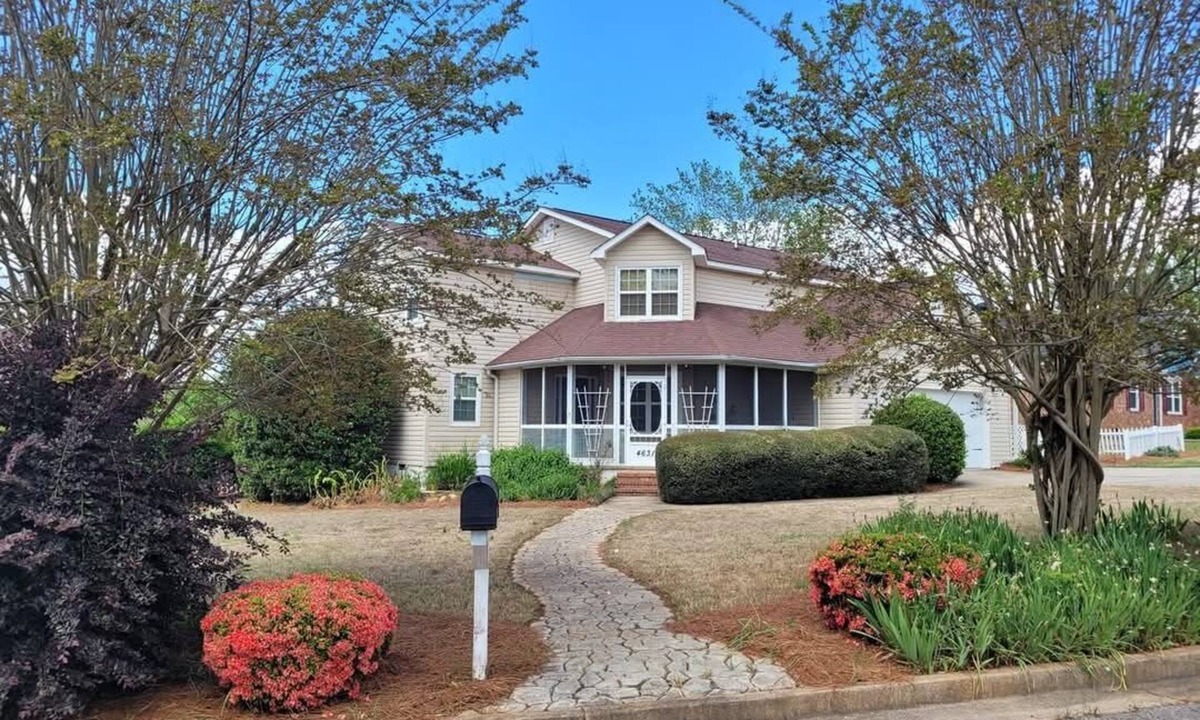 Grovetown House | Spacious 5-bedroom house sleeps 11 in Martinez with WiFi, fitness room,pool,spa