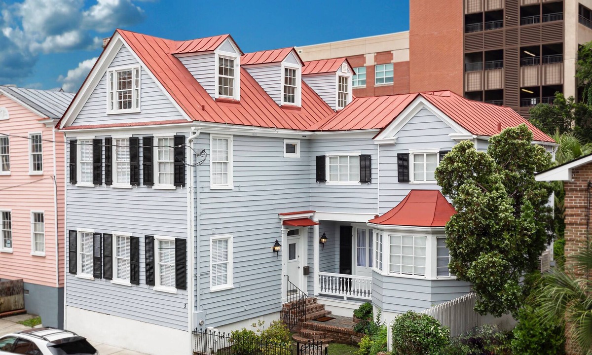Downtown Charleston House | Spacious 5BR Home sleeps 14- Families, Bachelorettes & Groups with Free Parking