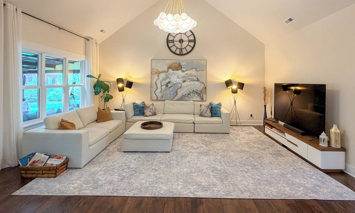 Indian Trail House | Spacious 5BR Home/Fenced Backyard/Fire pit/Fast Wi-Fi