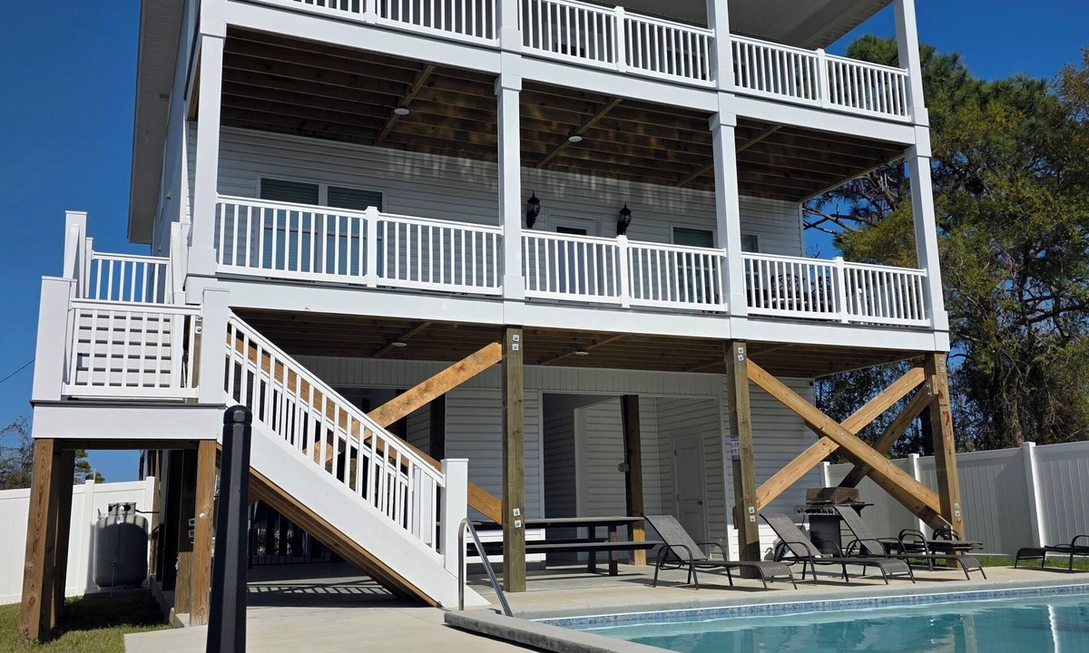 Atlantic Beach House | Spacious Family Retreat 5BR 5.5 Bath, Pool & Game Room in Atlantic Beach
