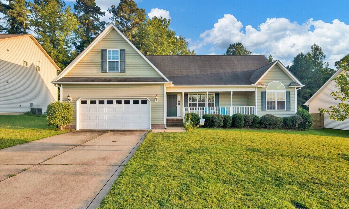 Pine Forest House | Spacious House Just Minutes From Fort Bragg and Methodist University!