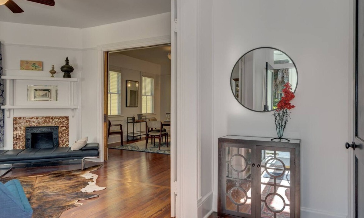 Westside House | Sparking clean 3BR/2 full bath, laid-back & chic, private yard & free parking!