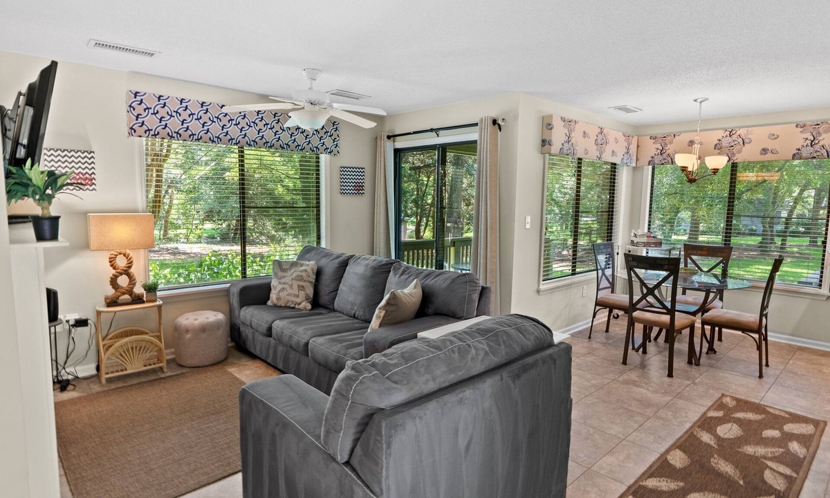 Arcadian Shores Villa | St James Pk 8C in Kingston, 1st floor, Pool, Beach