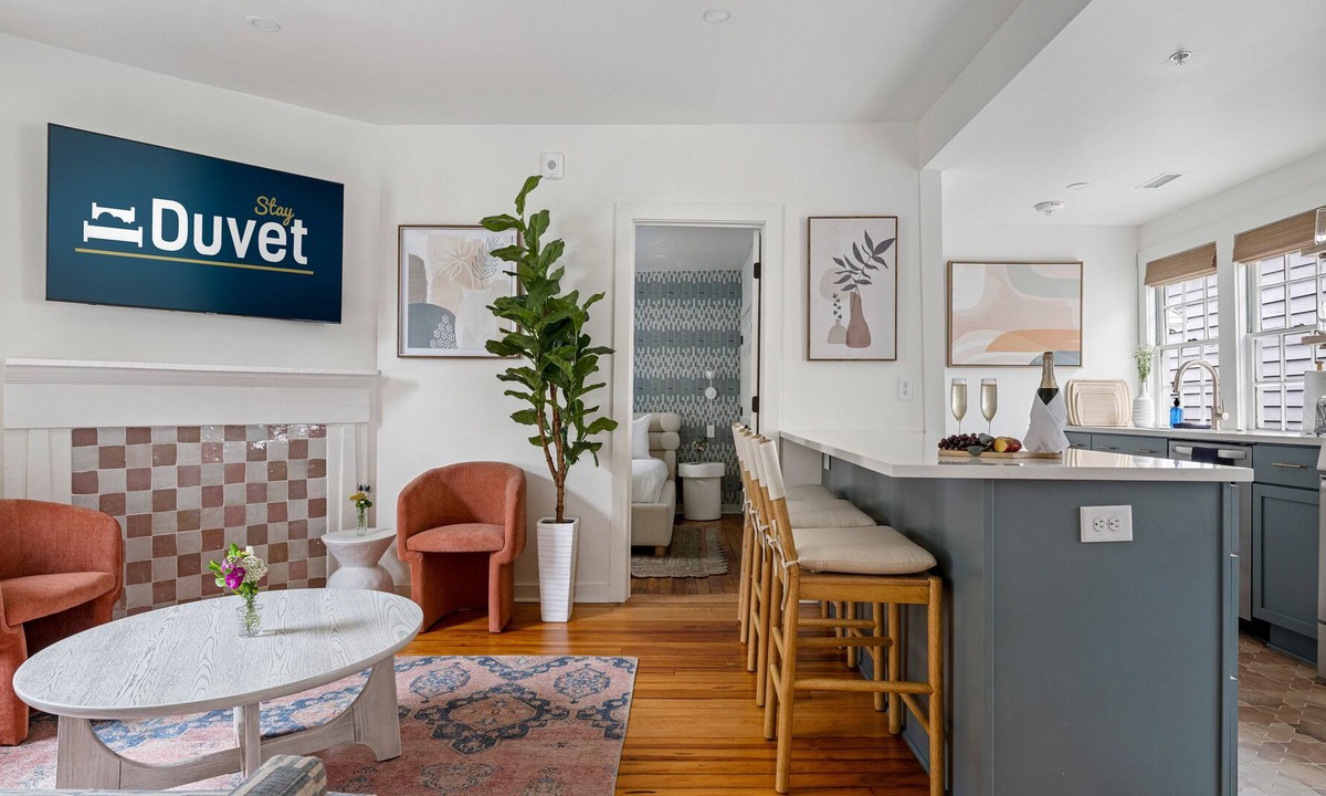 Downtown Charleston Apartment | Starry Night Suite | Close to King Street