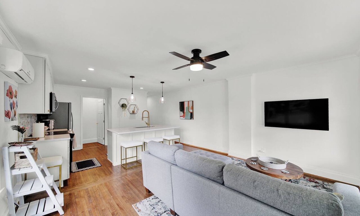 Cherry Apartment | Stay in the center of it all!