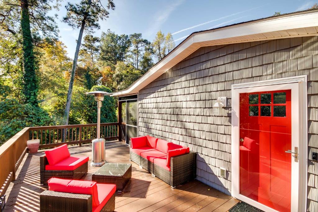 Rosewood House | Step-Free Home w/Fire Pit - 3 Miles to USC!