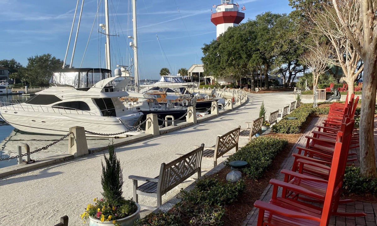 Harbour Town Condo | Steps to Harbour Town Lighthouse & Marina + 2BR + Pool Access