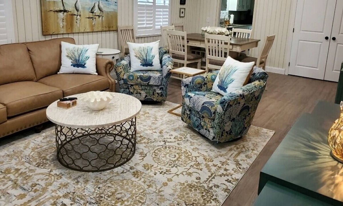 Myrtle Beach House | Steps to the Beach - Ocean Annie’s king & 2 queens