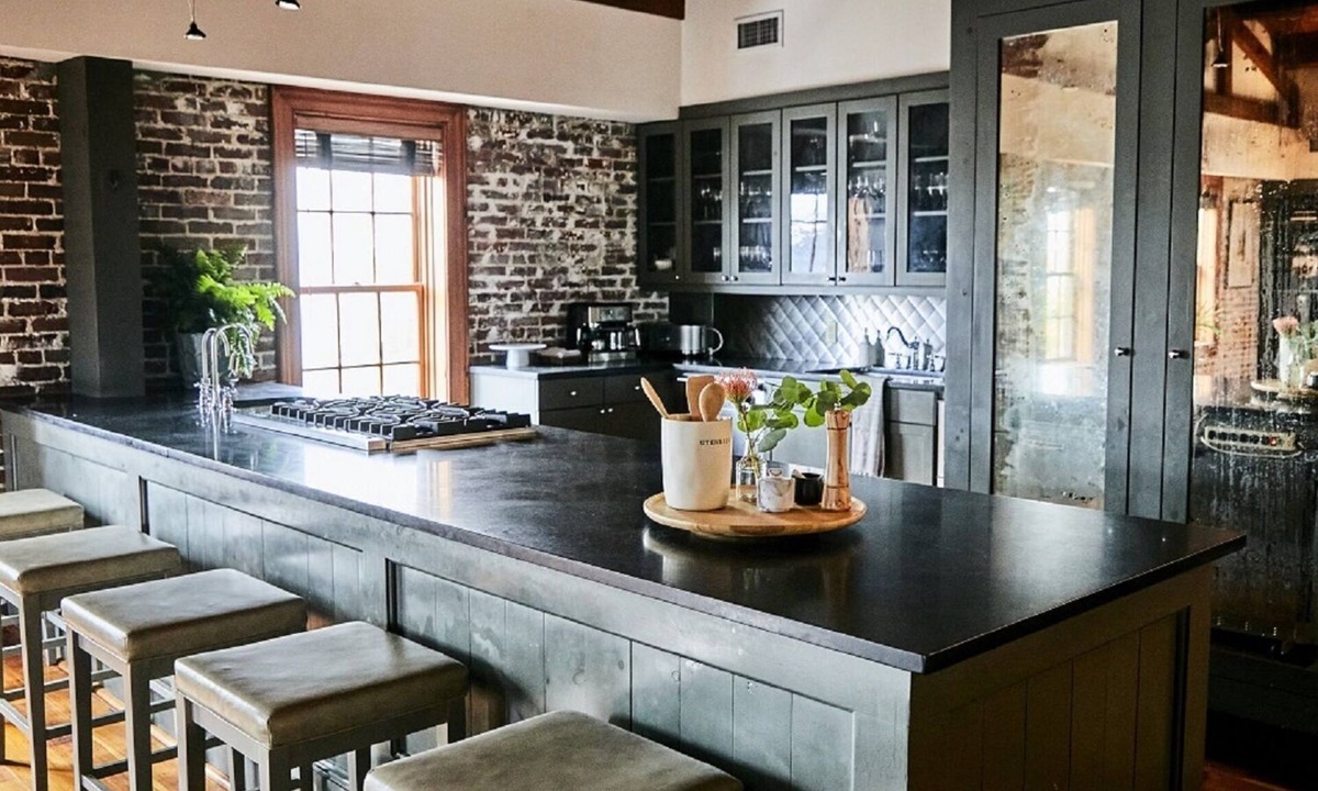 Charleston Historic District Apartment | Stunning 3 Bedroom Loft with Upscale Hotel Amenities
