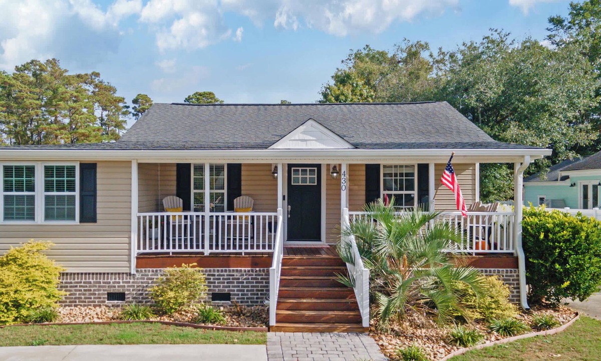 Garden City Villa | Stunning & Modern 3/2 Garden City Duplex