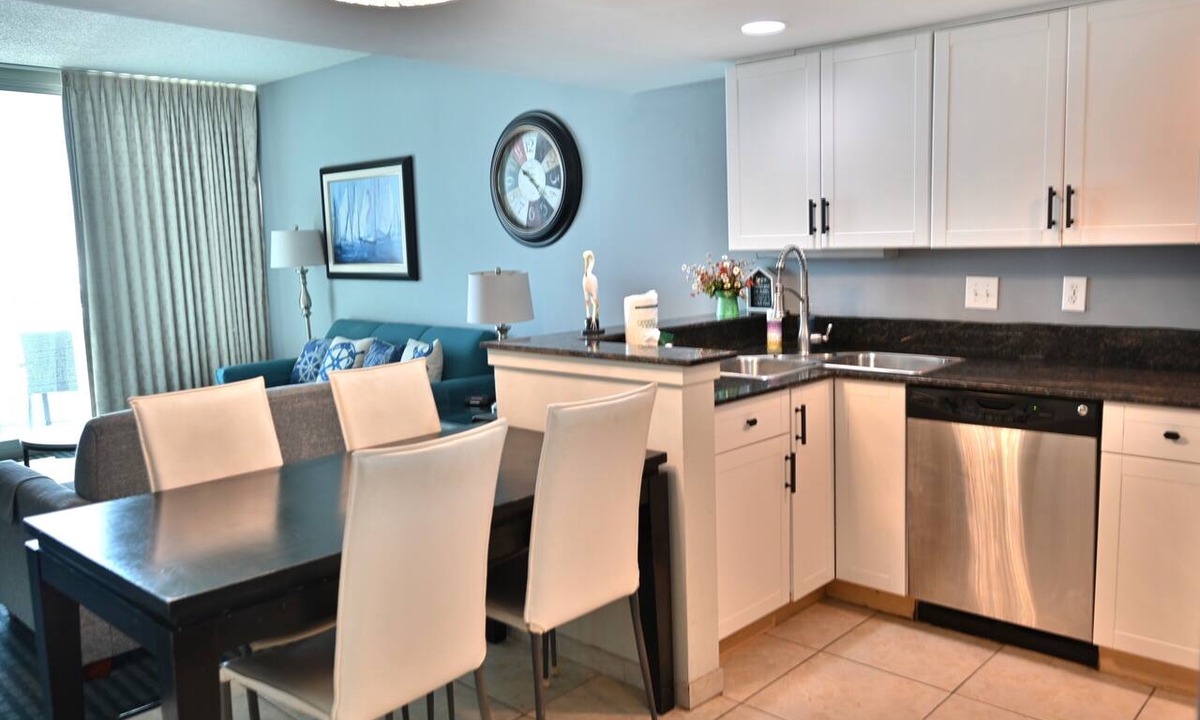 Downtown Myrtle Beach Condo | Stunning Ocean Front 2BD/2BA, in Heart of Myrtle Beach New 50” Smart TV