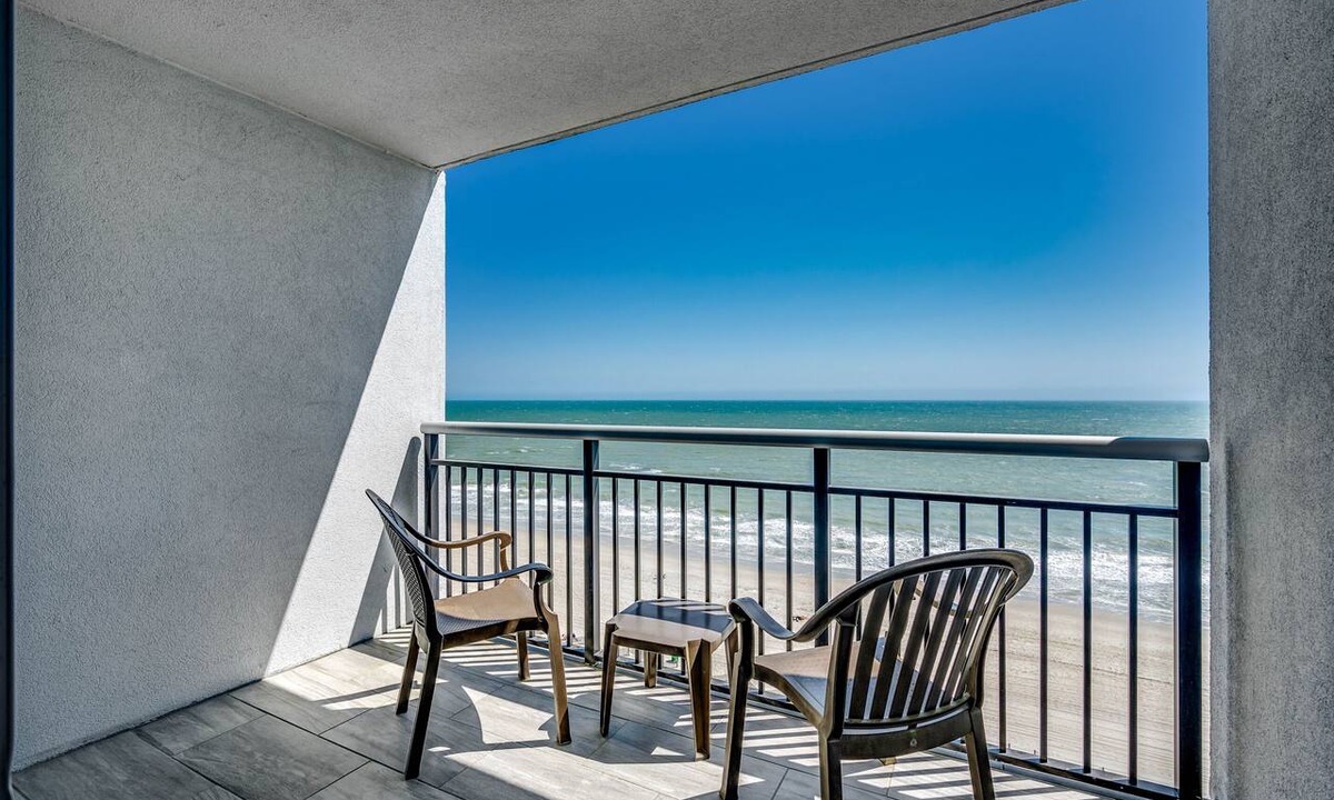 Downtown Myrtle Beach Apartment | 🏖️Stunning Ocean Views | Pools + Hot Tub | Bay View Resort 1005B🏖️