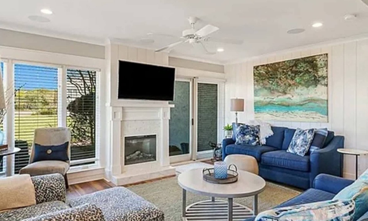 Harbour Town Apartment | Stylish Condo with Water Views in Sea Pines
