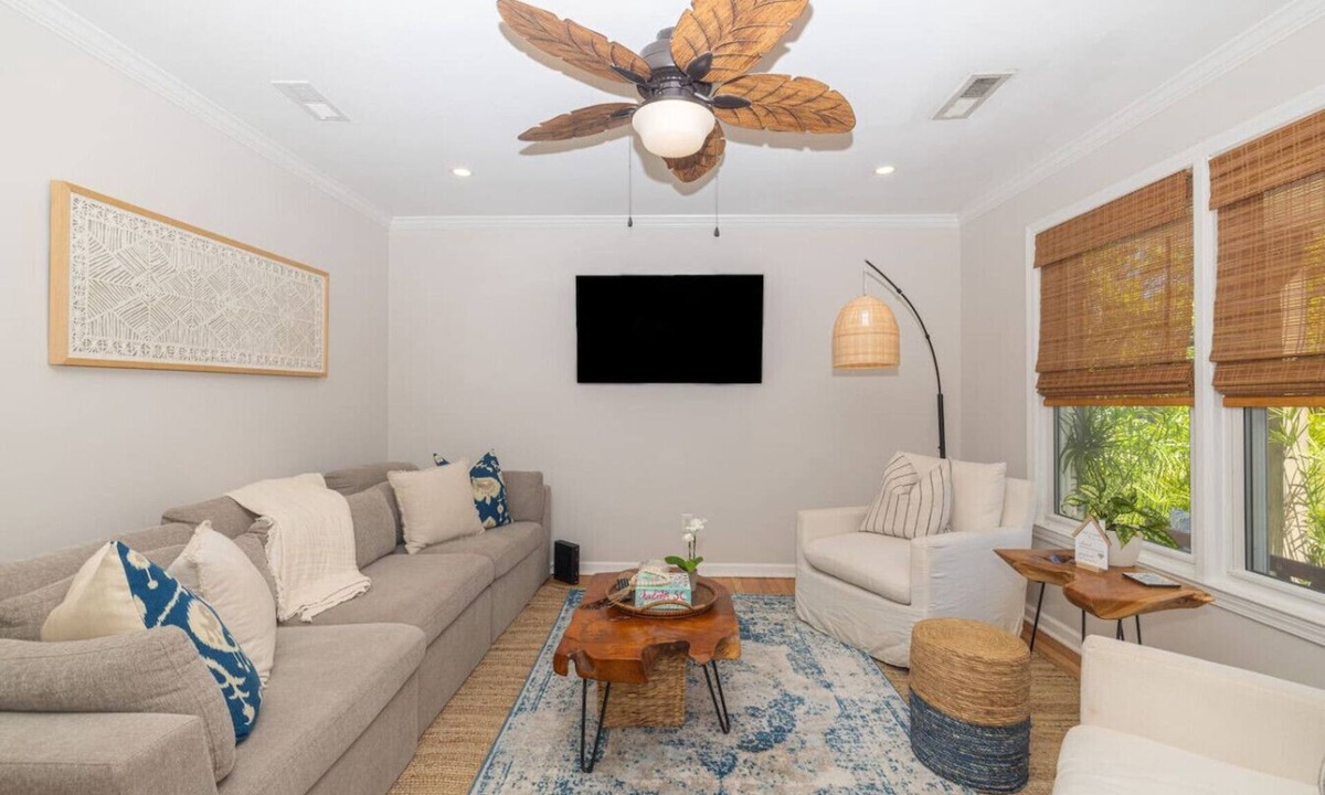 Charleston House | Sunny Haven Retreat near Folly w/Backyard Oasis!