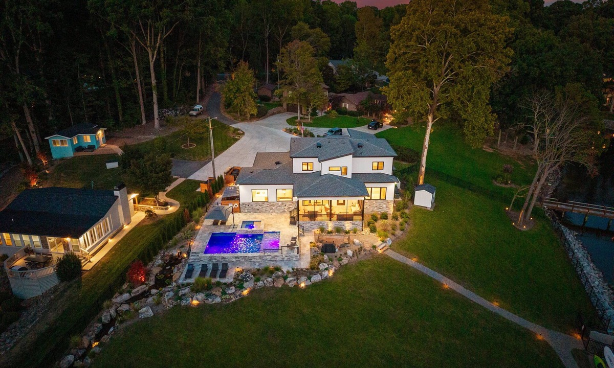 Lake Norman of Catawba House | Sunset Retreat at the Lake | Sleeps 24 | Pool & Hot Tub