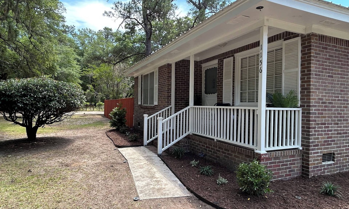Johns Island House | Superb 3-bedroom Cottage with AC in charming Johns Island, utilities included!