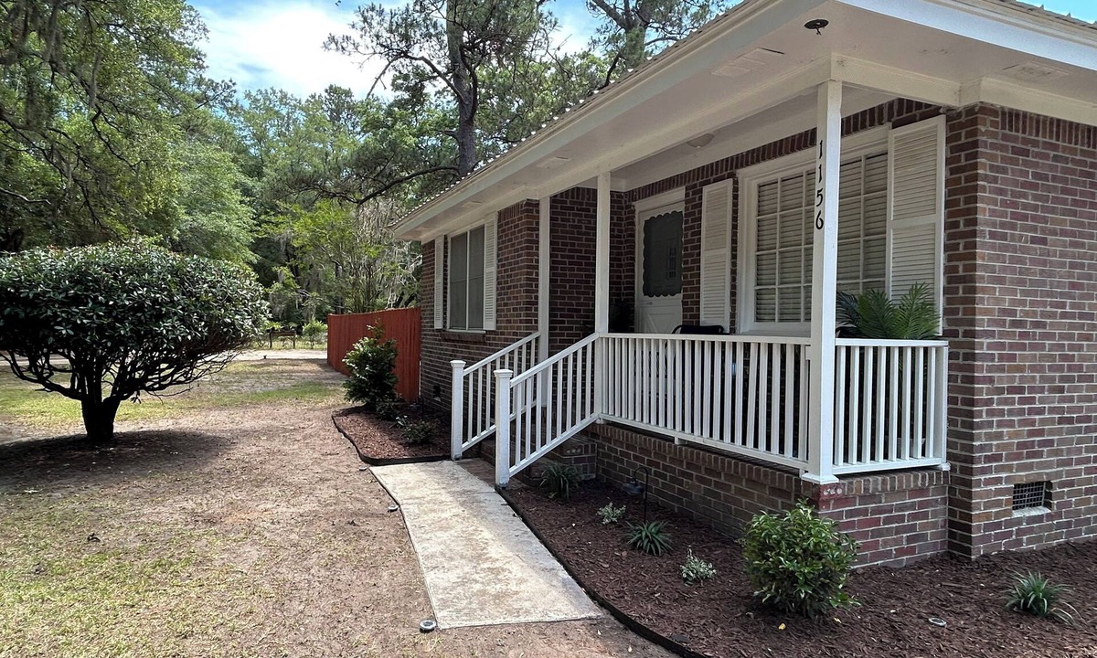 Johns Island House | Superb 3-bedroom Cottage with AC in charming Johns Island, utilities included!