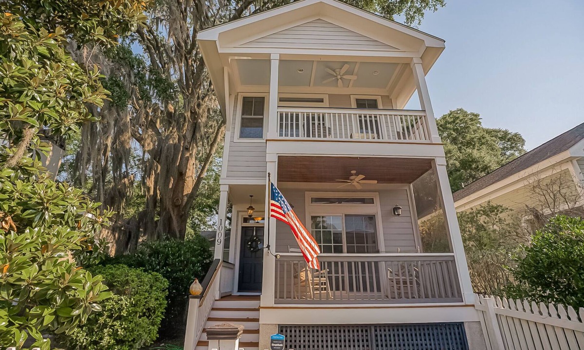 Uptown House | Sweet Magnolia Sandy Feet Retreat - 4 Porches!