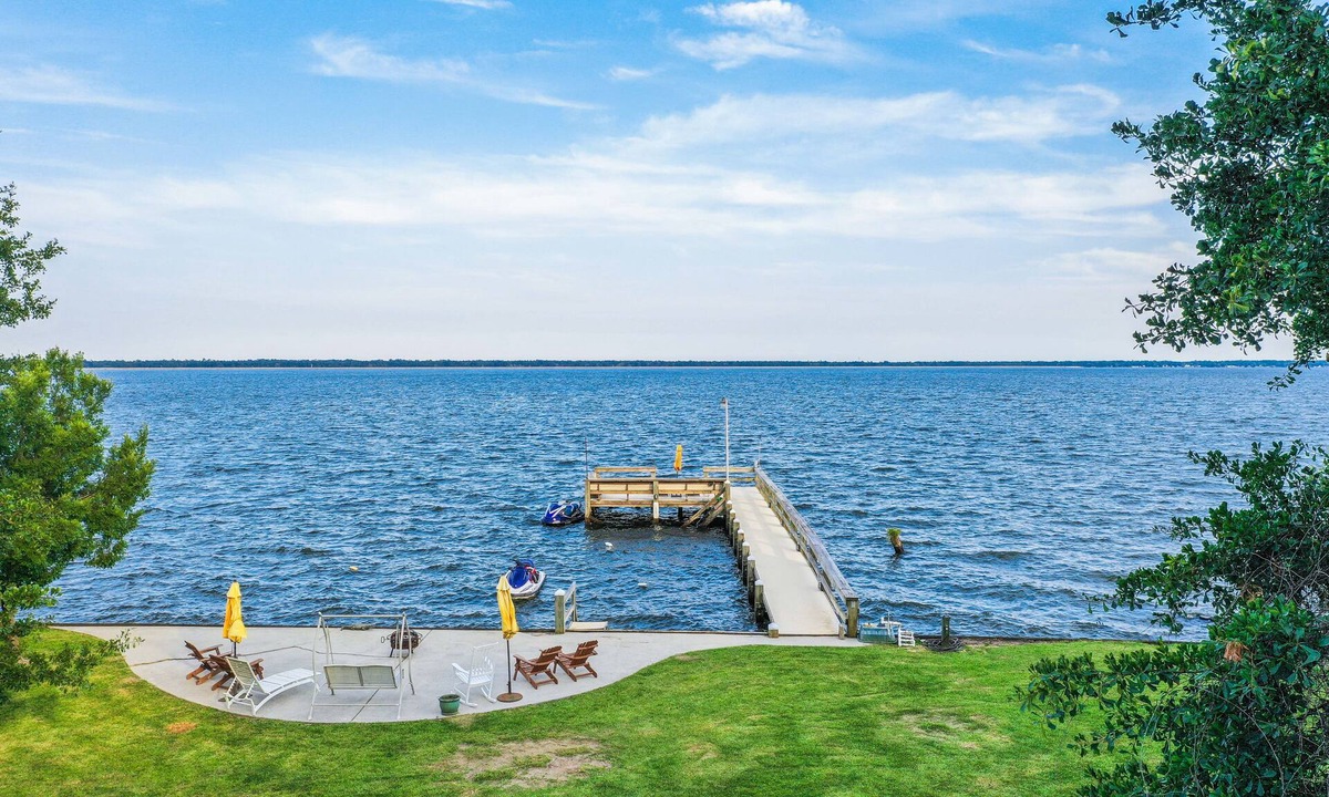 Russellville House | Swimmin’ Hole 2 - lakefront getaway with back porch living, dock & boat launch