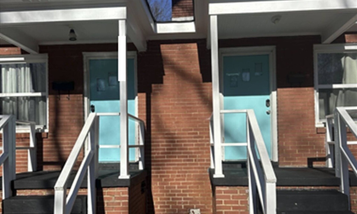Enderly Park Apartment | Terrific 2 units: Side-by-Side 1-Bedroom Duplex Apt. near Airport, Downtown