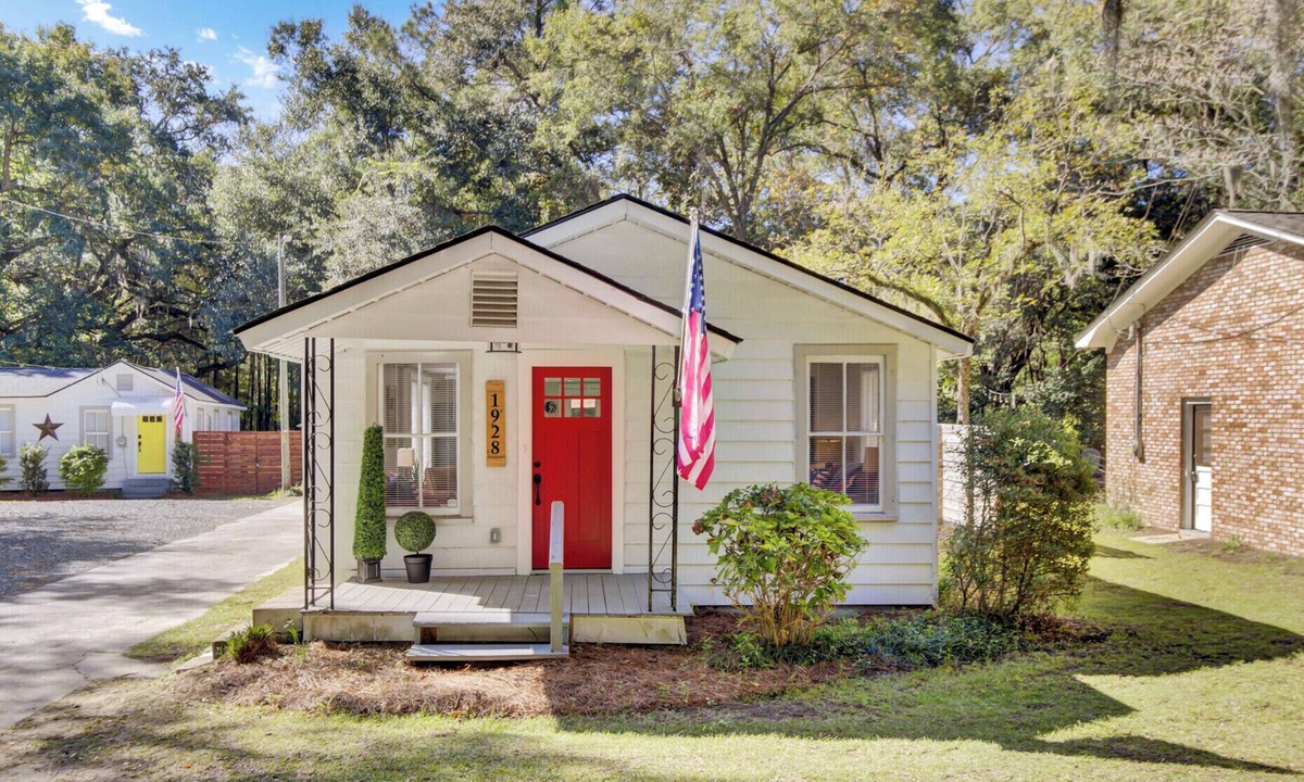 Johns Island House | The Americana! Cozy Johns Island 2BR w/Firepit!