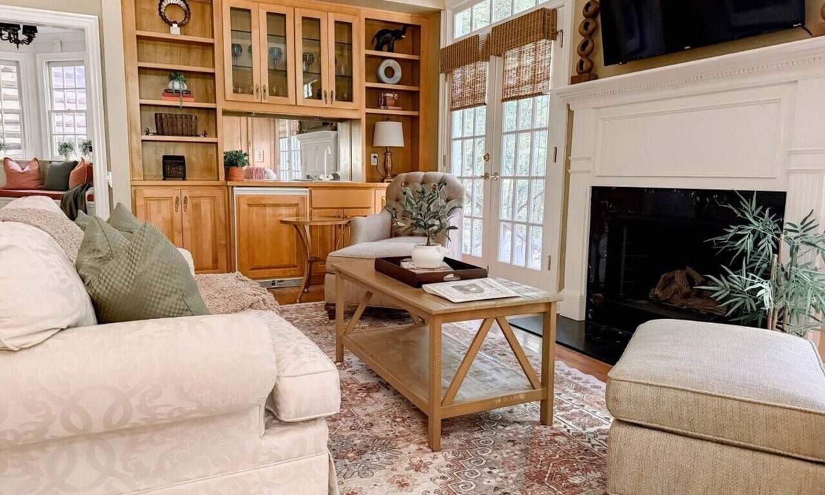 Old Irving Park Cabin | The Cabin - Fire Pit, Pool Table, Spacious