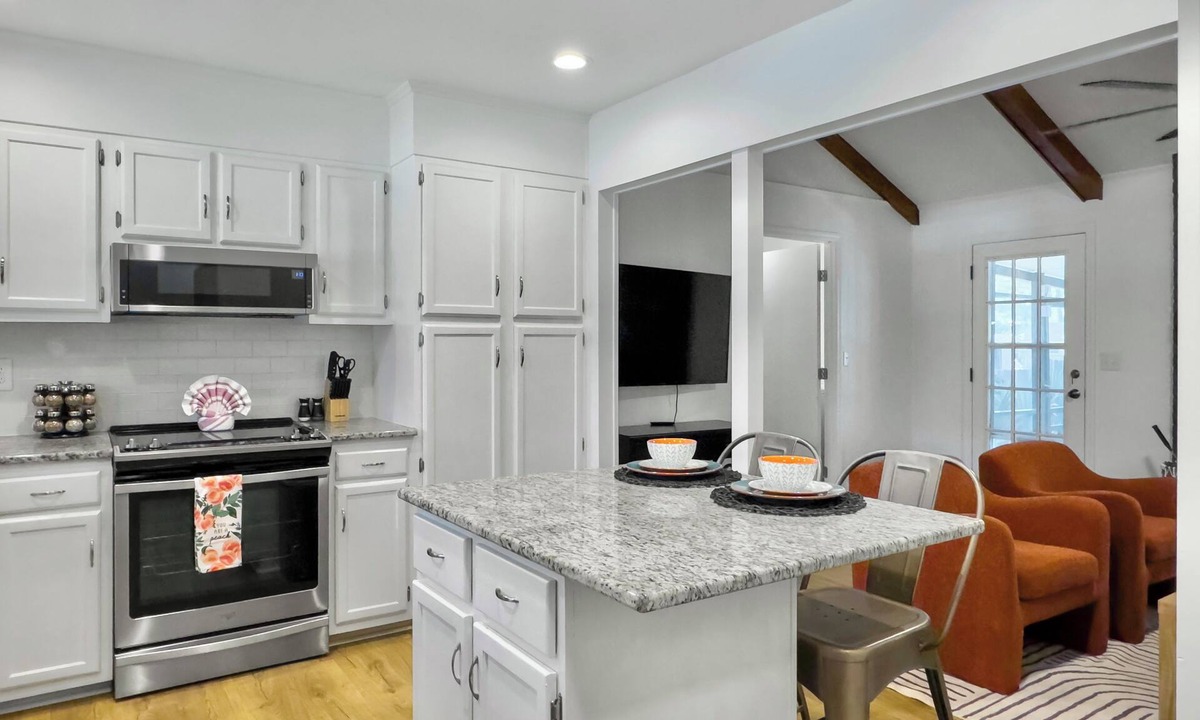 Lincolnville House | The Caspian: family home with pool