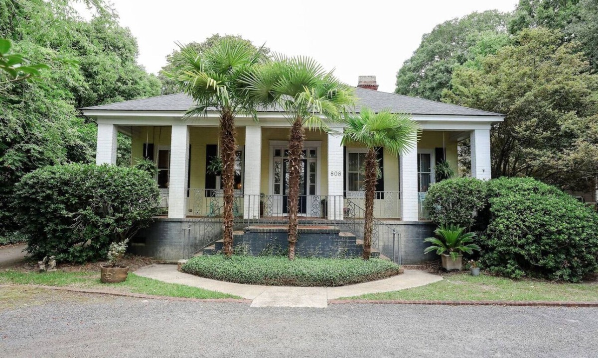 Summerville Historic District House | The Chick Inn on Main Neighbors!