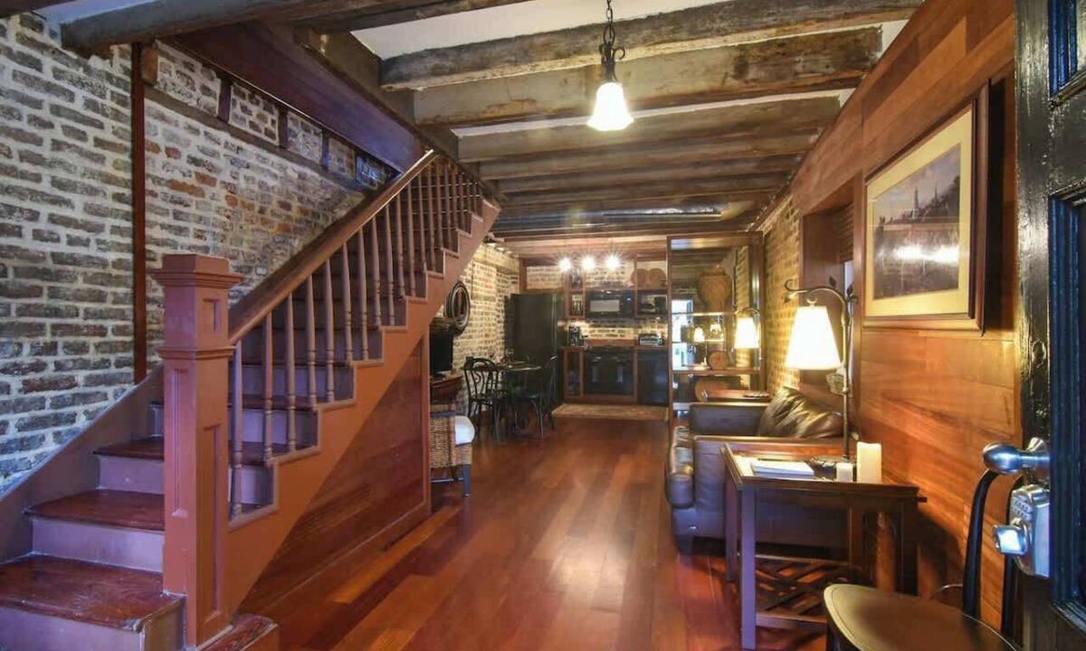 South of Broad Cottage | The Coach House Circa 1755
