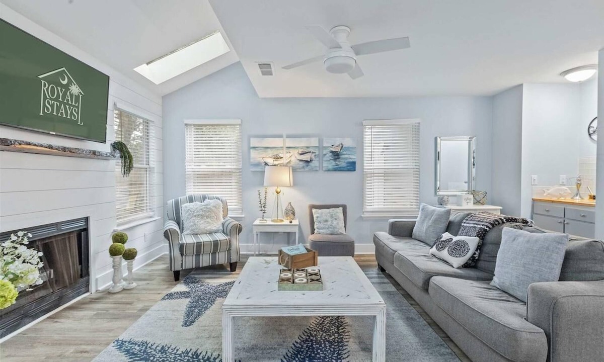 Mount Pleasant House | The Costal Haven - 5 Min Beach, 15 Min to DT